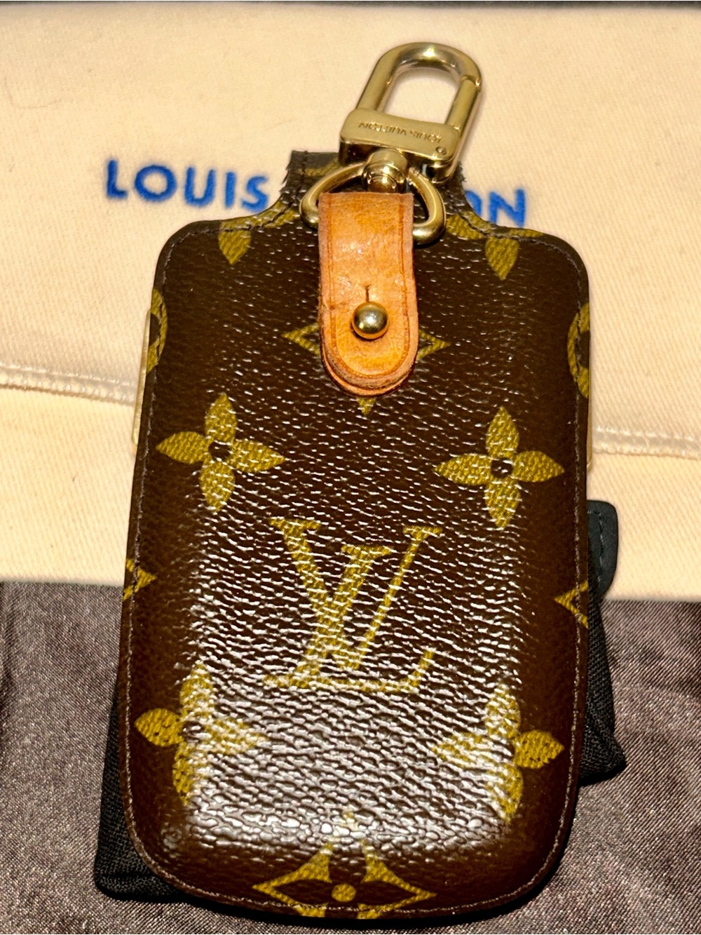 Louis Vuitton Monogram Etui
TelePhone International PM, Collectable - Picture 3 of 12